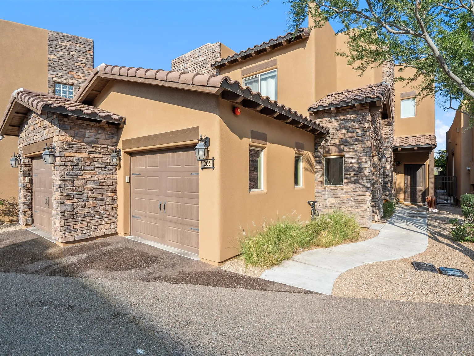 3 bed, 1875 sqft, $2,500 — Photo 1