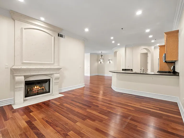 10364 Almayo Ave #201 — Photo 14