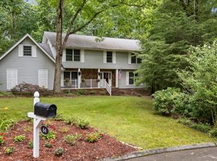 64 Whispering Pines Dr, Signal Mountain, TN 37377