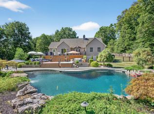 558 Beattie Rd, Rock Tavern, NY 12575