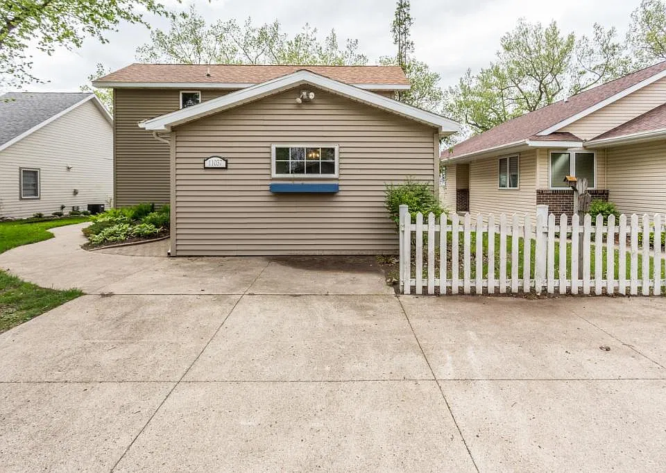 11037 E Village Cir