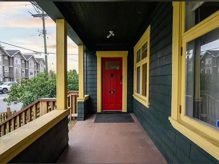 2300 Rindall Ave — Photo 2