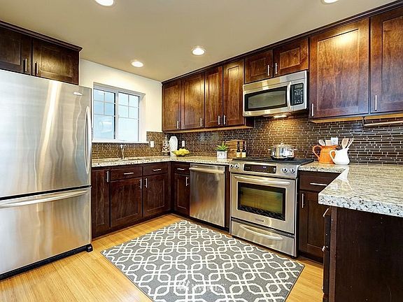 Fully equipped kitchen with granite countertops