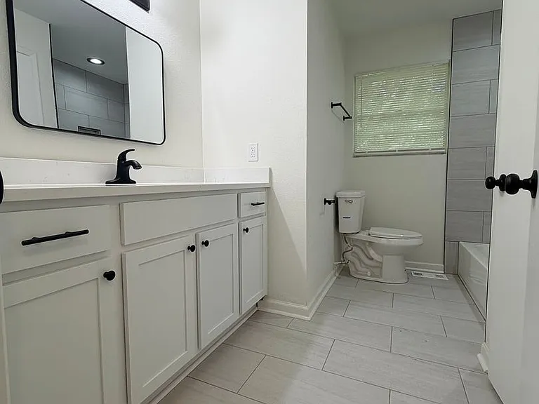 4700 N Vine St — Photo 13