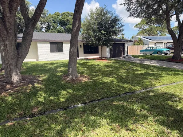1117 SE Stewart Rd, Port Saint Lucie, FL 34952