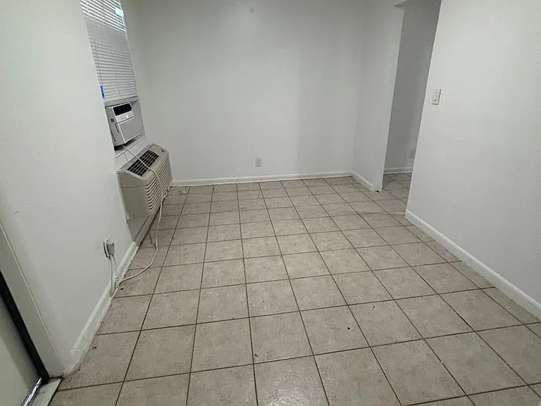 3411 Broadway — Photo 5