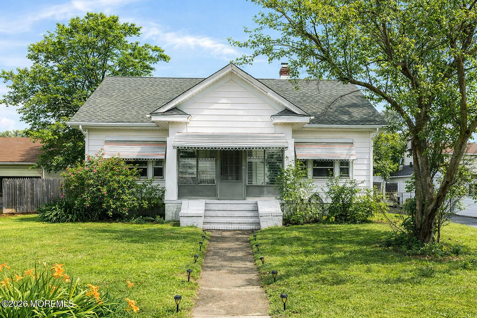 657 Campbell Avenue photo 1