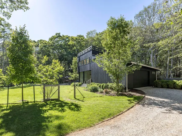 23 Woodedge Cir, Amagansett, NY 11930