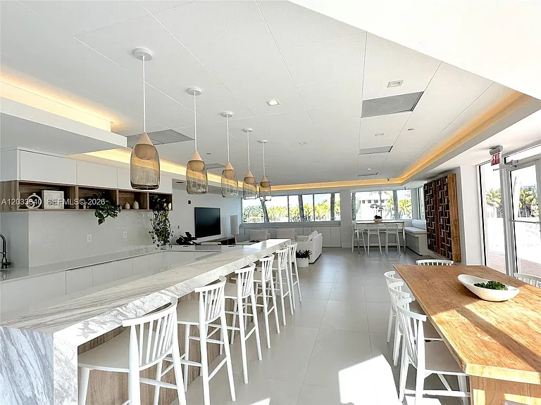 5900 Collins Ave #906 — Photo 16