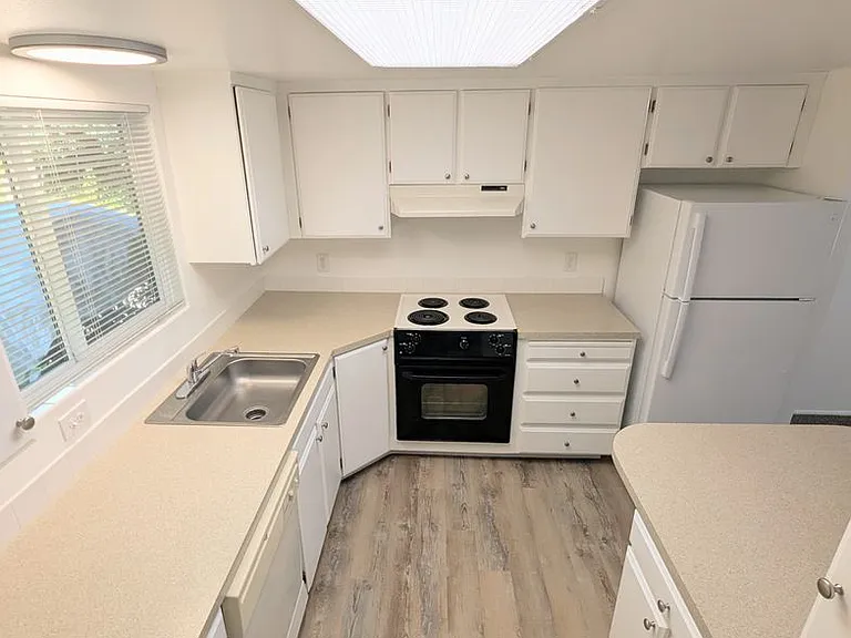Kingcity Apartments — Photo 105