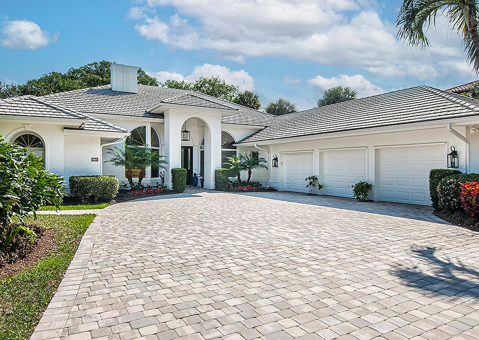 1st image of 770 Lake Dr