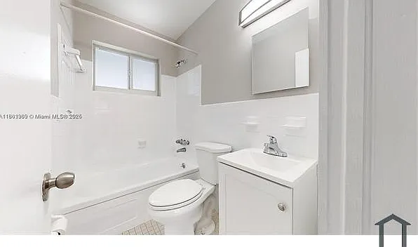 891 SW 5th St #4 — Photo 9