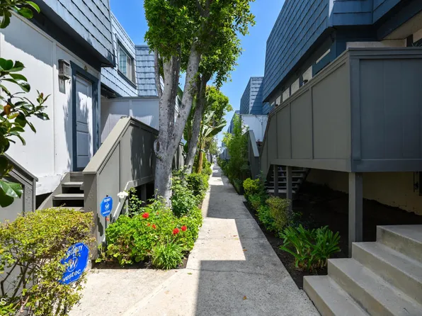 18550 Hatteras St Unit 74, Tarzana, CA 91356