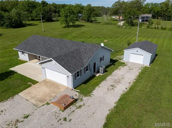 30421 Peach Blossom Ln, Lebanon, MO 65536