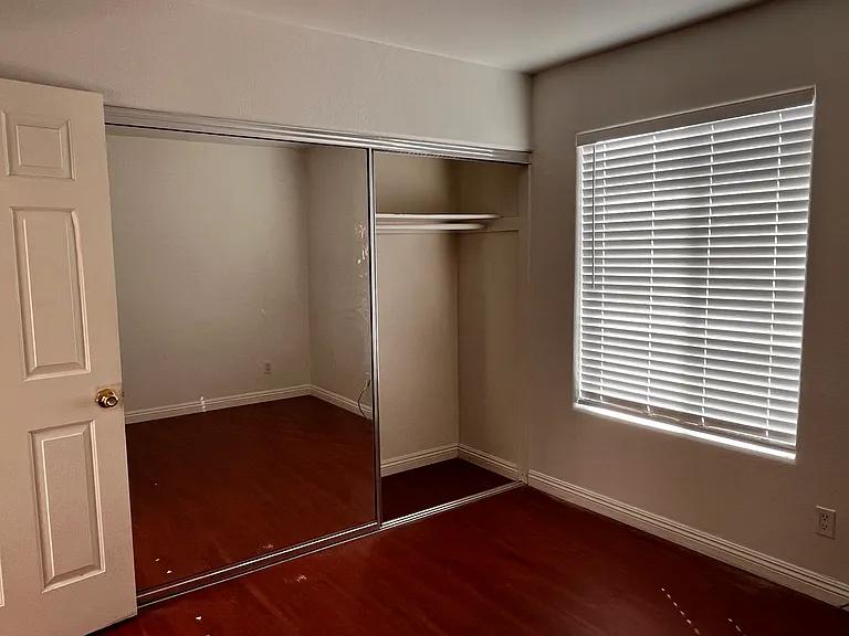 1233 Edinburg Ct — Photo 29