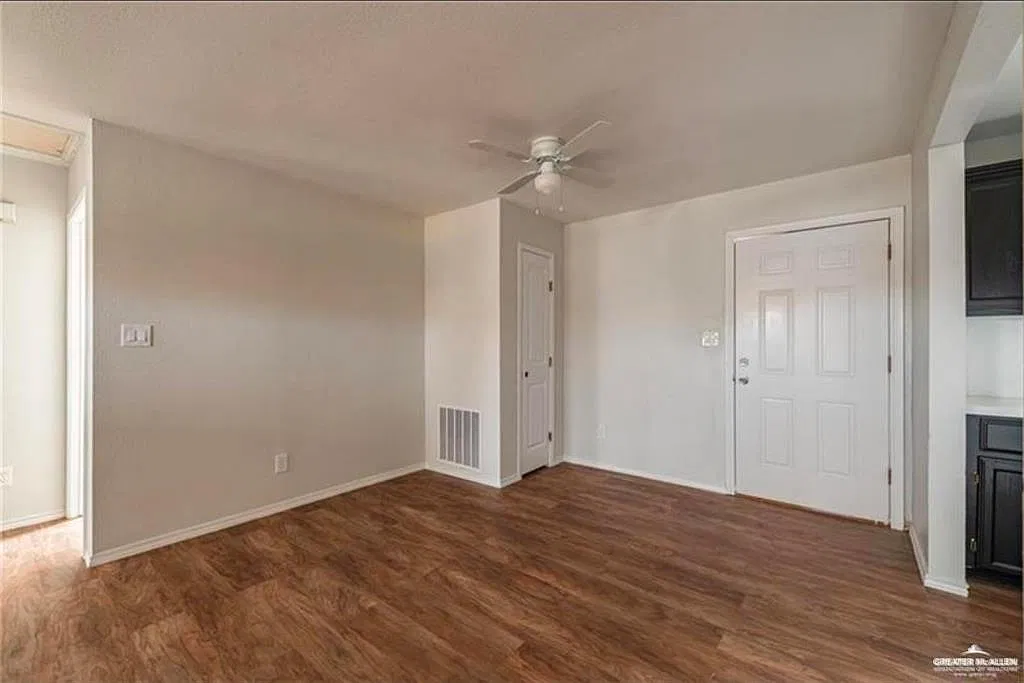 3 bed, 1.0 bath, 968 sqft, $1,100 — Photo 4