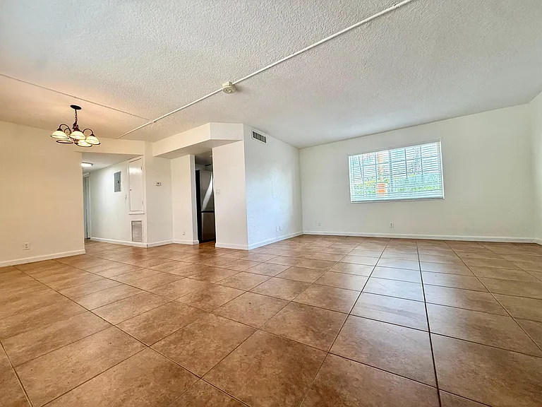 1671 NE 33rd St #3 — Photo 13