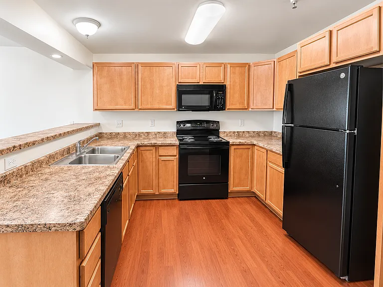 McComb Place Apartments — Photo 5