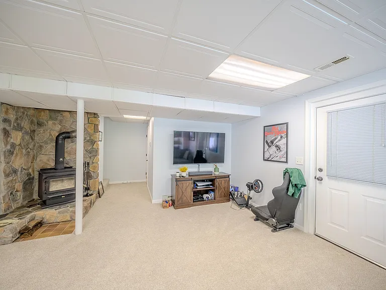 332 Flower Dr — Photo 23