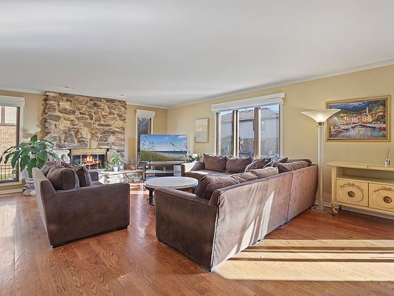 2nd image of 1227 N Ashley Ln