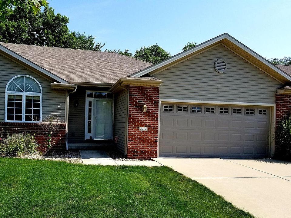  Lawn & shrub care, irrigation & snow removal included.
