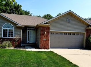 1012 Ravina Dr, Chatham, IL 62629