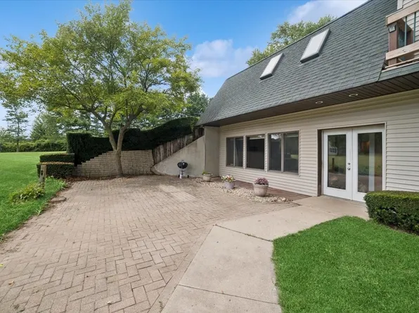 12266 N Grove Rd, Sycamore, IL 60178