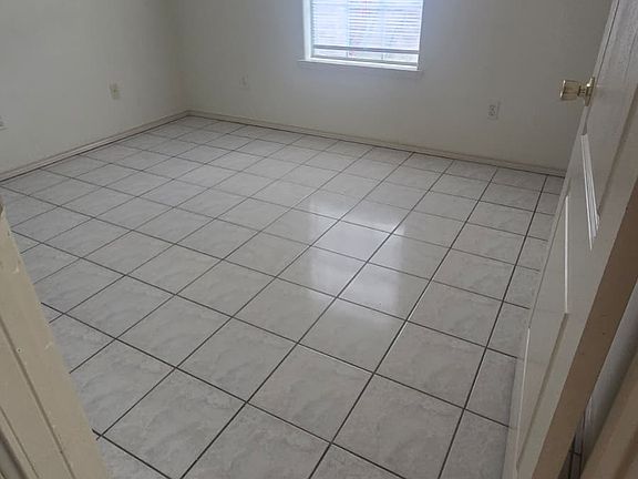 3rd image of 1907 Bahamas Dr #2