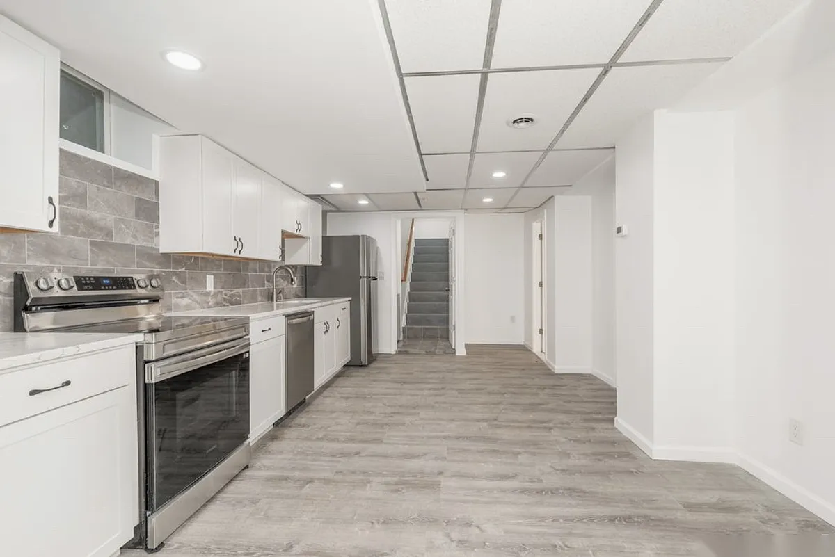 Building Photo - 29 Nicoll St #A