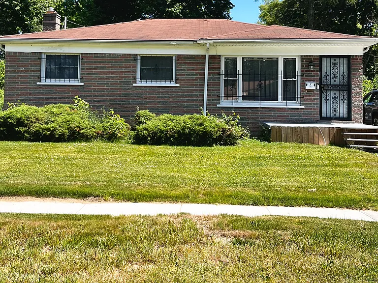 719 W Bundy Ave — Photo 1