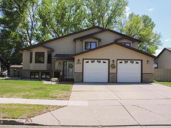 3219 Devon Dr, Bismarck, ND 58504