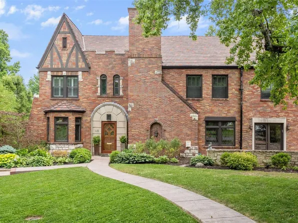 48 Hillvale Dr, Saint Louis, MO 63105