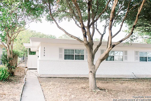 2 bed, 1.0 bath, 1064 sqft, $1,425 — Photo 3