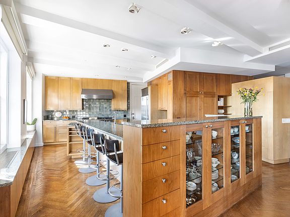 4th image of 2109 Broadway #12109-129