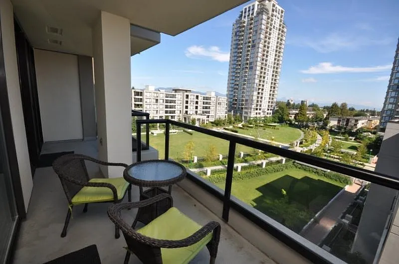 2 bed, 834 sqft, $3,950 — Photo 3