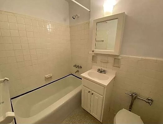 4th image of 41-11 Parsons Blvd APT 105