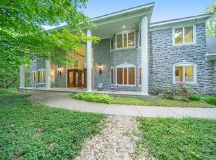 2401 Sullivan Rd, Oxford, MI 48371