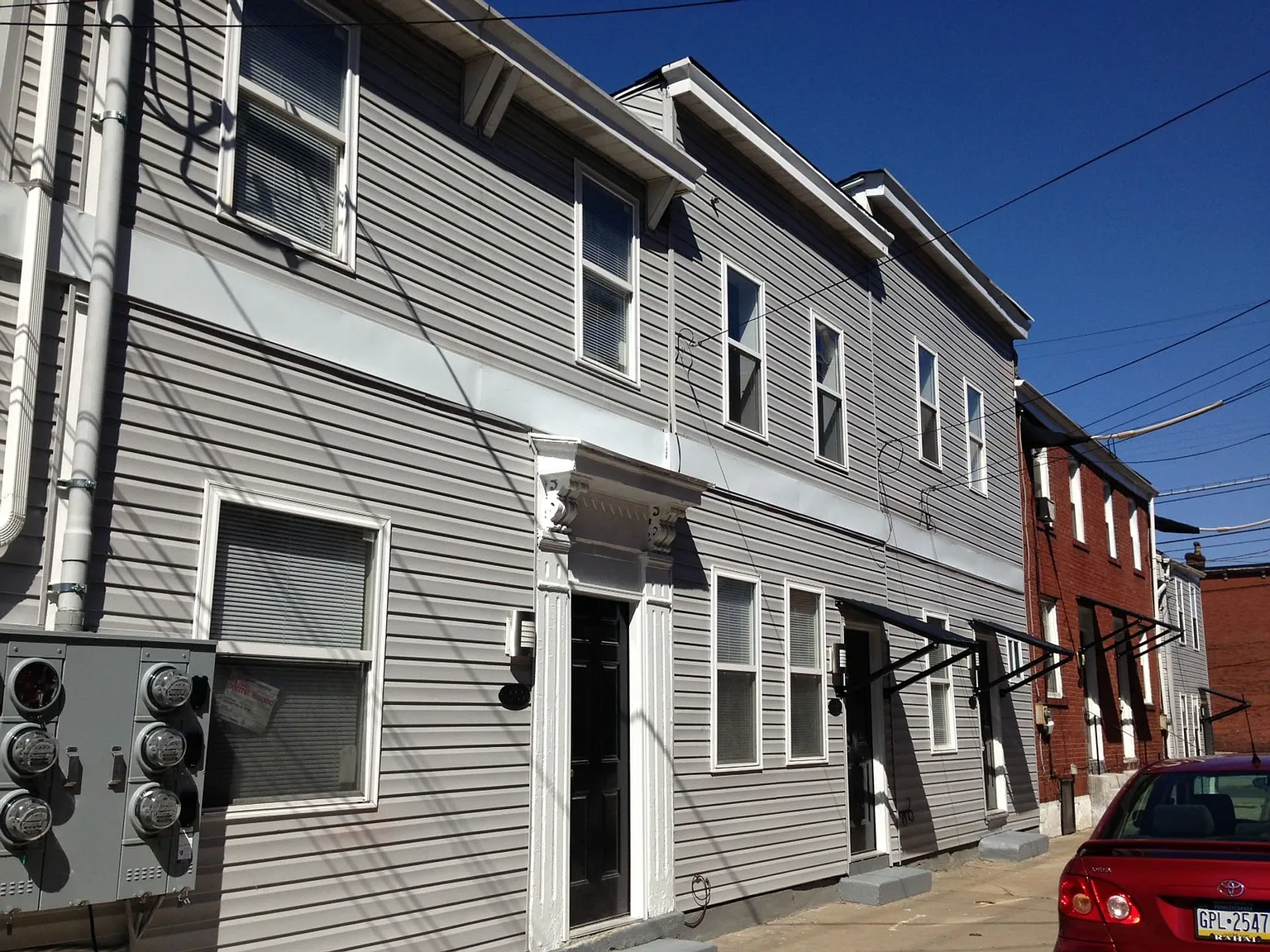 Apartments in the Southside *One Block to E. Carson * Modern Renovations * Pet Friendly * Availab... — Photo 4