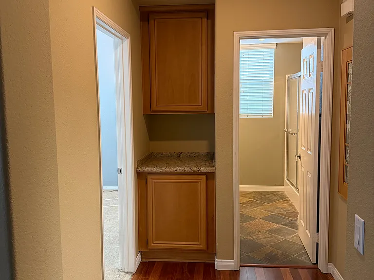 13885 Hawthorn Ave — Photo 4