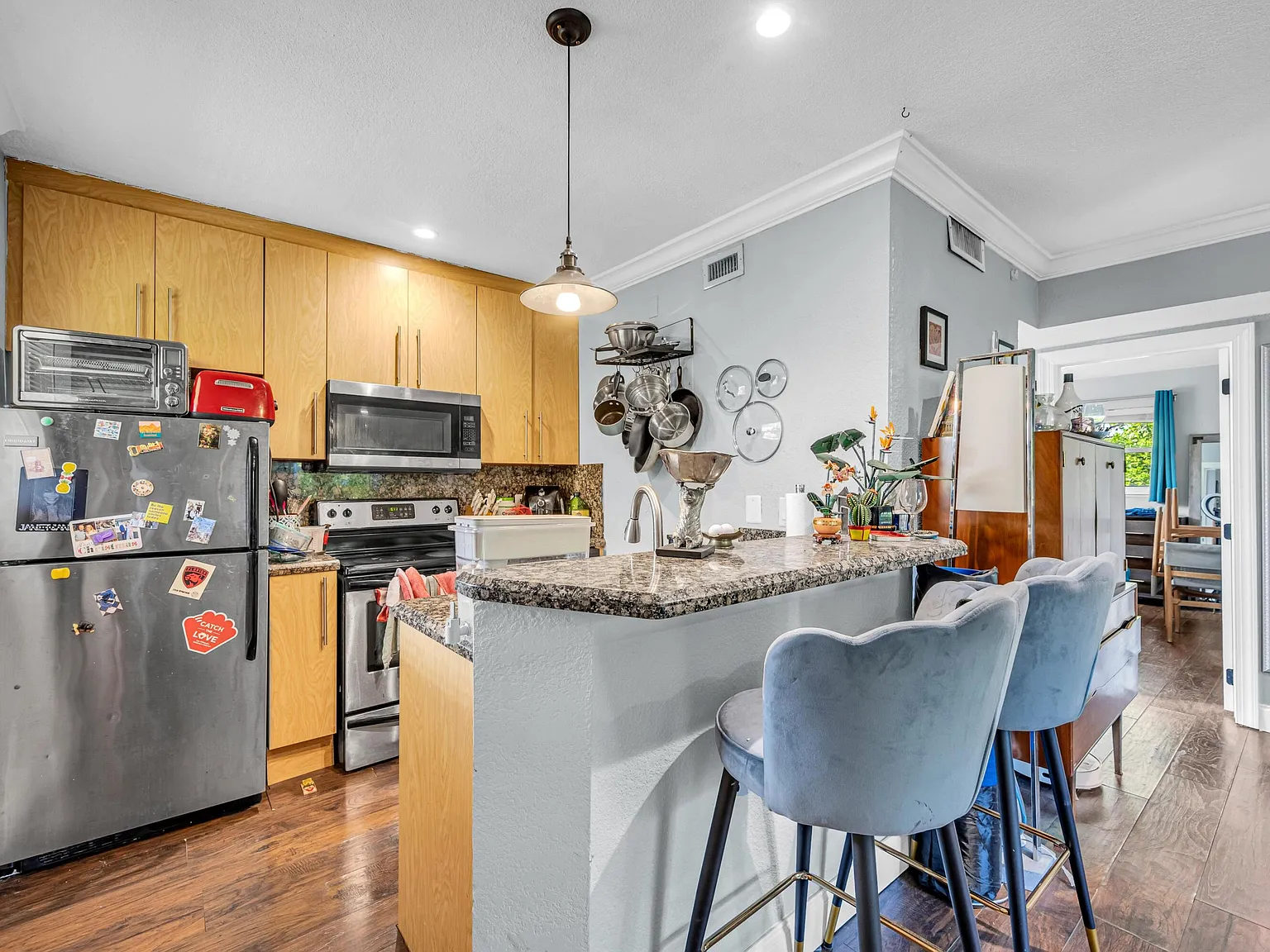 2 bed, 1.0 bath, 692 sqft, $1,750 — Photo 3