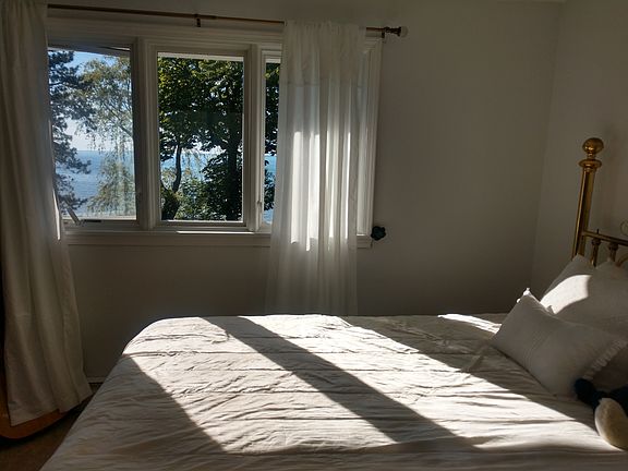 2nd lakefront bedroom