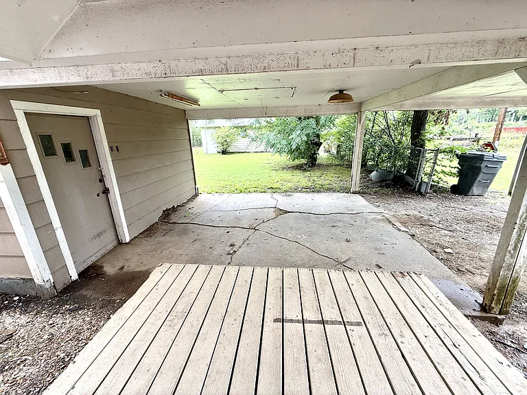 329 E St NE — Photo 18