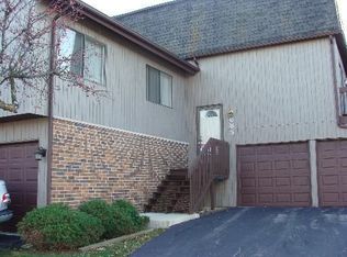 685 High Ridge Rd #685, Roselle, IL 60172