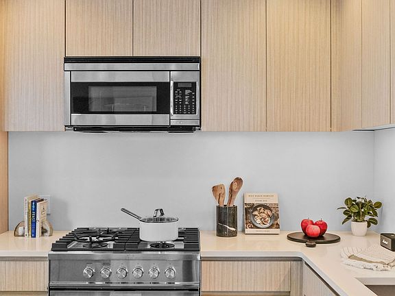4th image of 200 W 67th St APT 11A