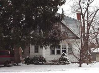 922 Forestdale Rd N, Royal Oak, MI 48067