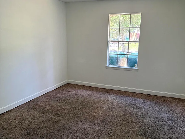 1009 Michelle Dr — Photo 11