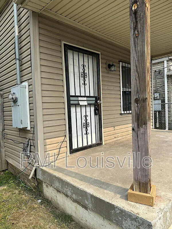 2 bed, 1.0 bath, 758 sqft, $899 — Photo 1