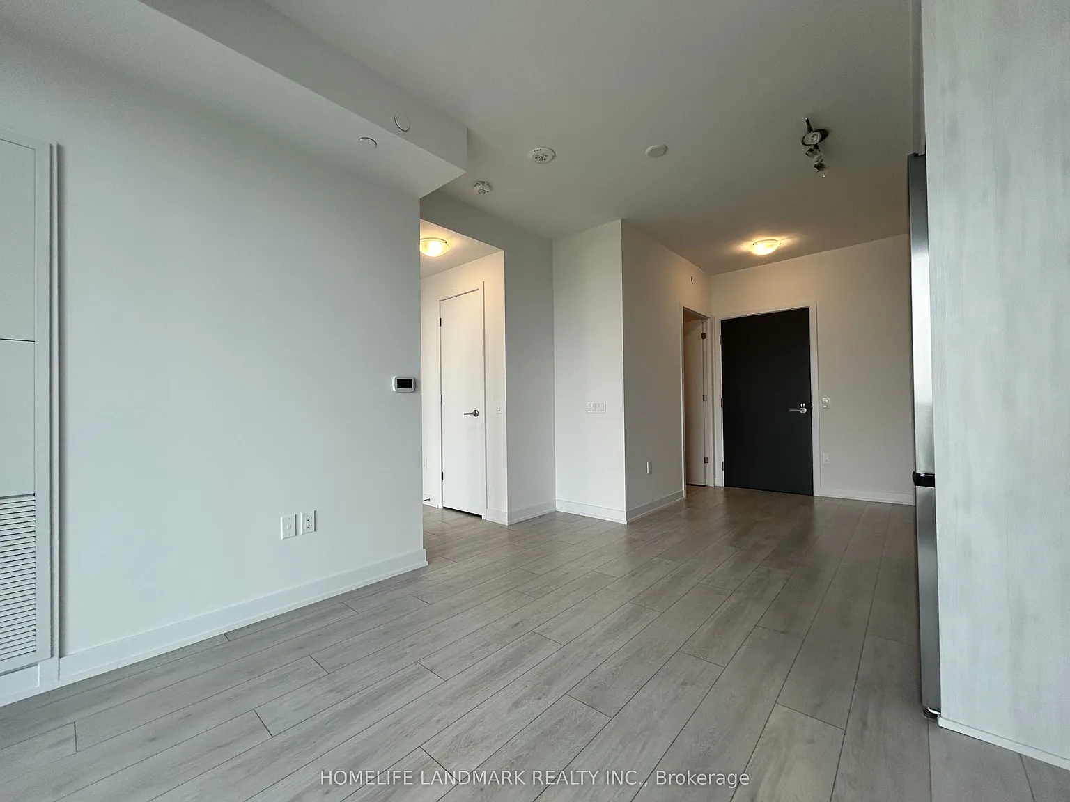 Plaza on Yonge Condos — Photo 2
