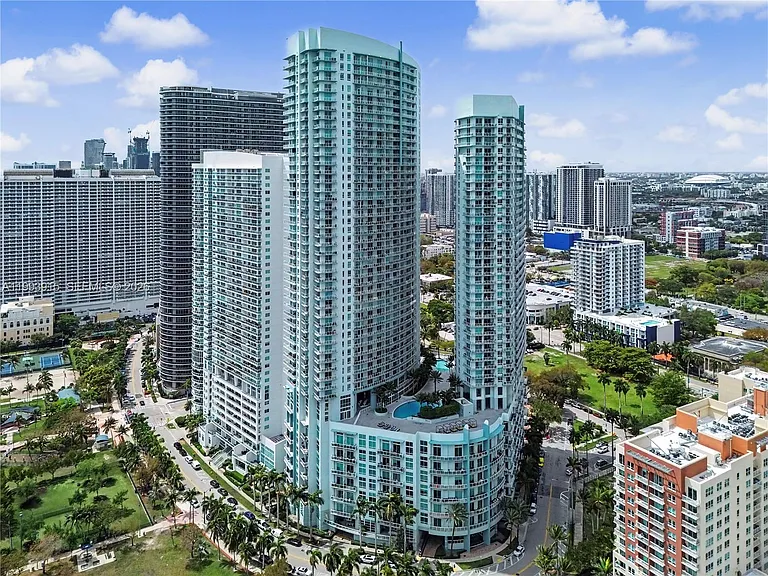 1900 N Bayshore Dr #3811 — Photo 37