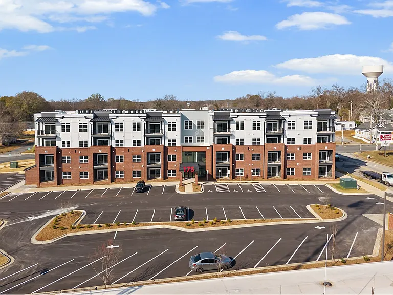 175 W Black St #201 — Photo 36